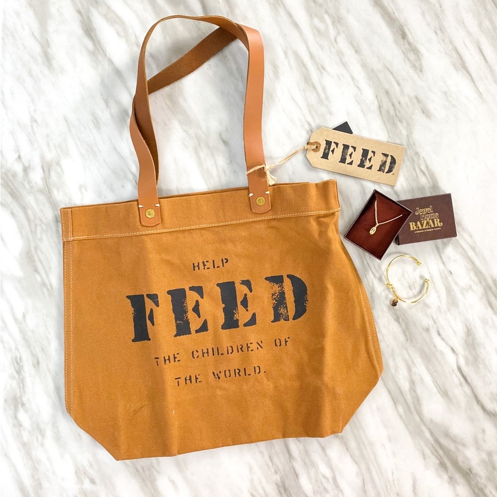 FEED 10 Bag FEED's lightweight and foldable classic tote. Arrow Necklace set
